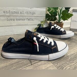 Levi's Denim Comfort Tech Blue & White Slip on Sneakers w Elastic Back 8.5 NWOB!